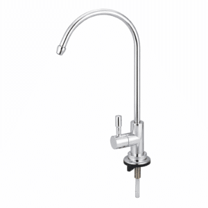 Robinet osmoseur col de cygne chromé sur évier cuisine Maroc